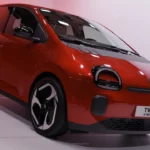 2026 Renault Twingo E-Tech Electric Vooraanzicht Drie-Kwart in Rood