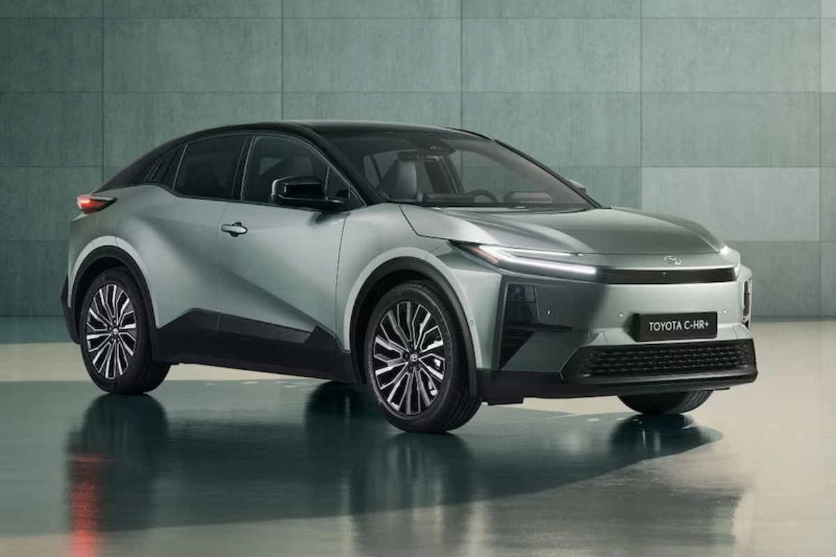 2026 Toyota C-HR+ First Edition 609km Bereik Voorkant Studio Aanzicht