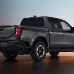 2026 Toyota Hilux BEV Achterkant Driekwart Aanzicht met LED-Achterlichten