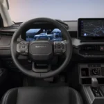 2026 Toyota Hilux BEV Bestuurders Perspectief met Digitaal Display