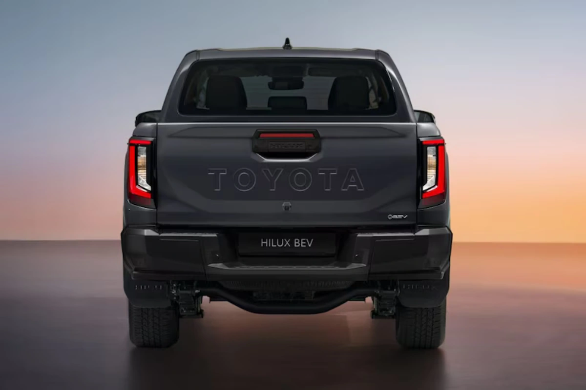2026 Toyota Hilux BEV Directe Achteraanzicht met Achterklep Ontwerp