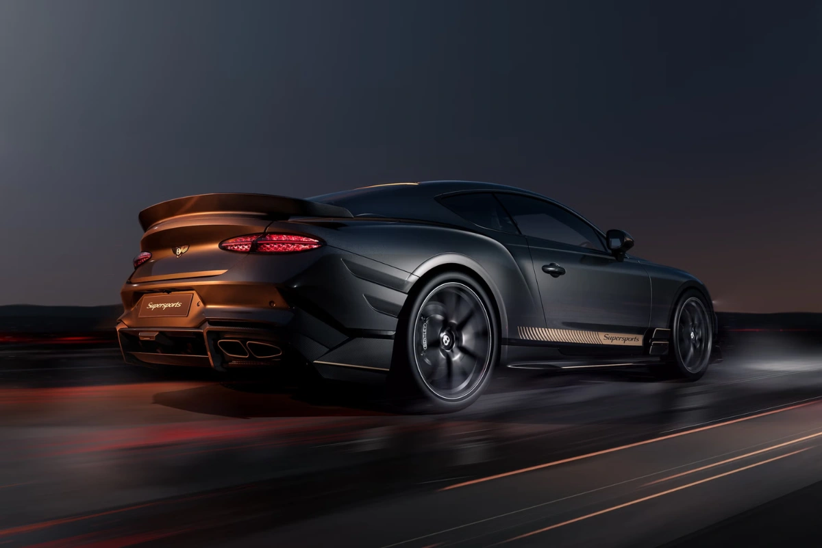 2027 Bentley Continental GT Supersports Achteraanzicht met Vaste Carbon Fiber Vleugel en Diffuser