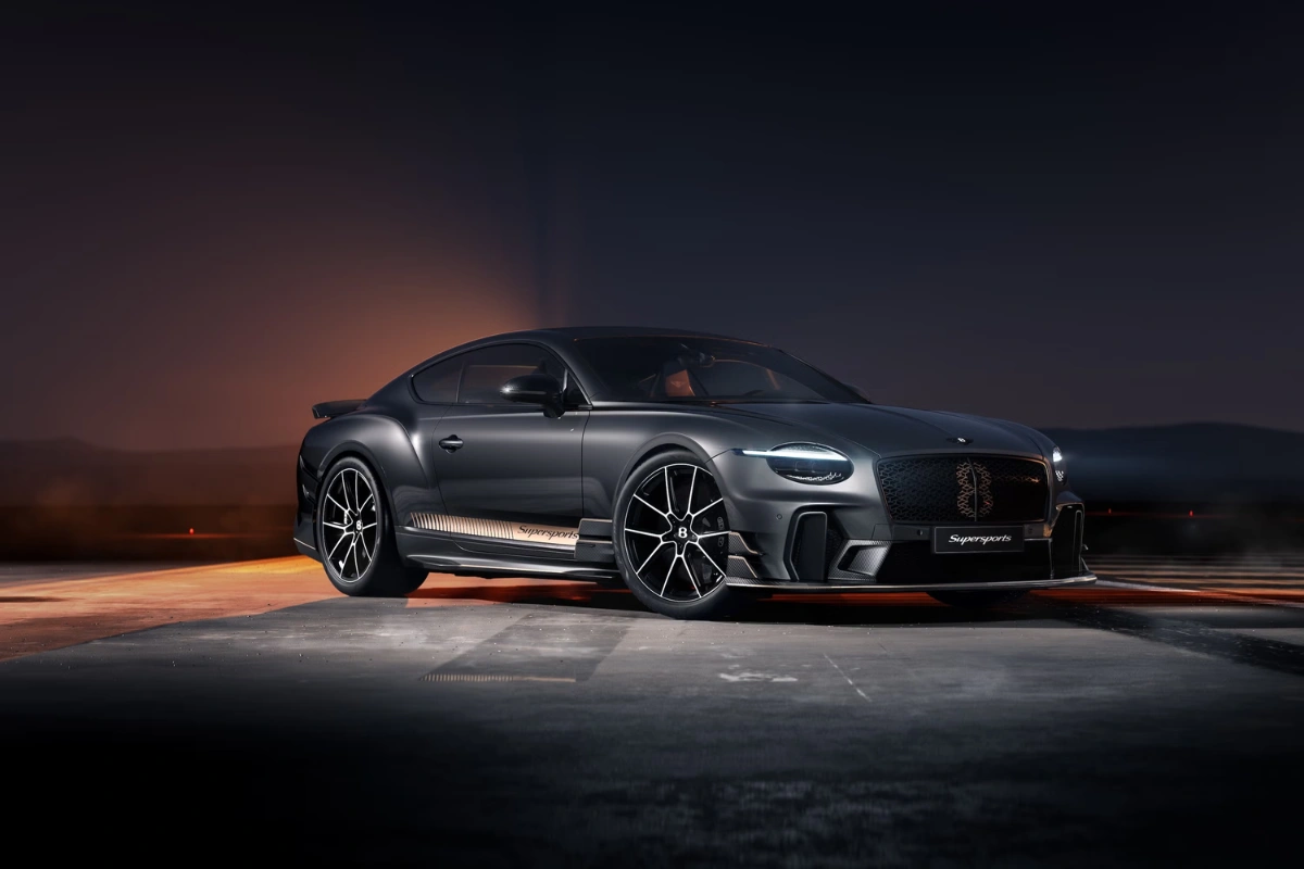 2027 Bentley Continental GT Supersports Driekwart Vooraanzicht met Manthey Racing Wielen