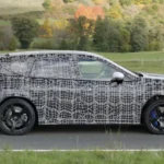 BMW iX3 M Dynamisch Testen Zijaanzicht met M Performance Remmen