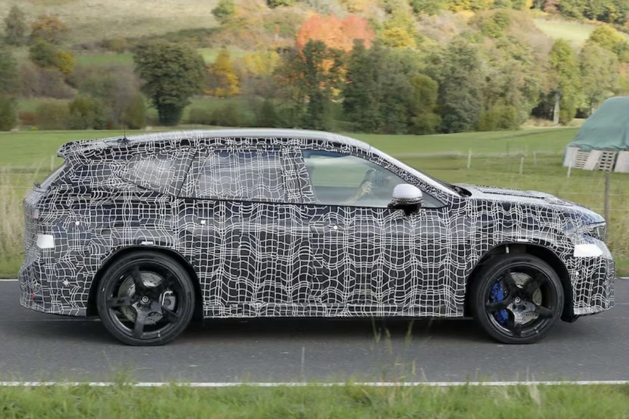 BMW iX3 M Dynamisch Testen Zijaanzicht met M Performance Remmen