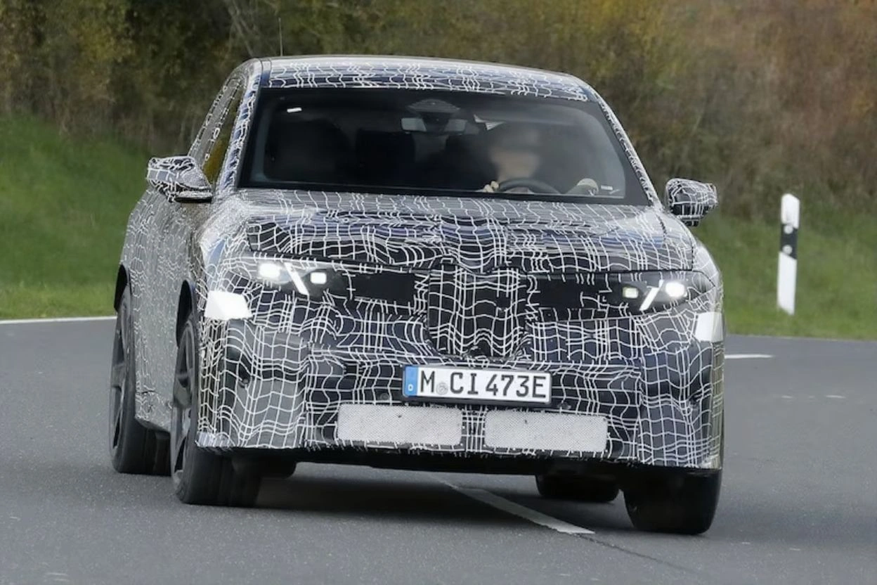 BMW iX3 M Performance Elektrische SUV Voorkant Driekwart Spyshot