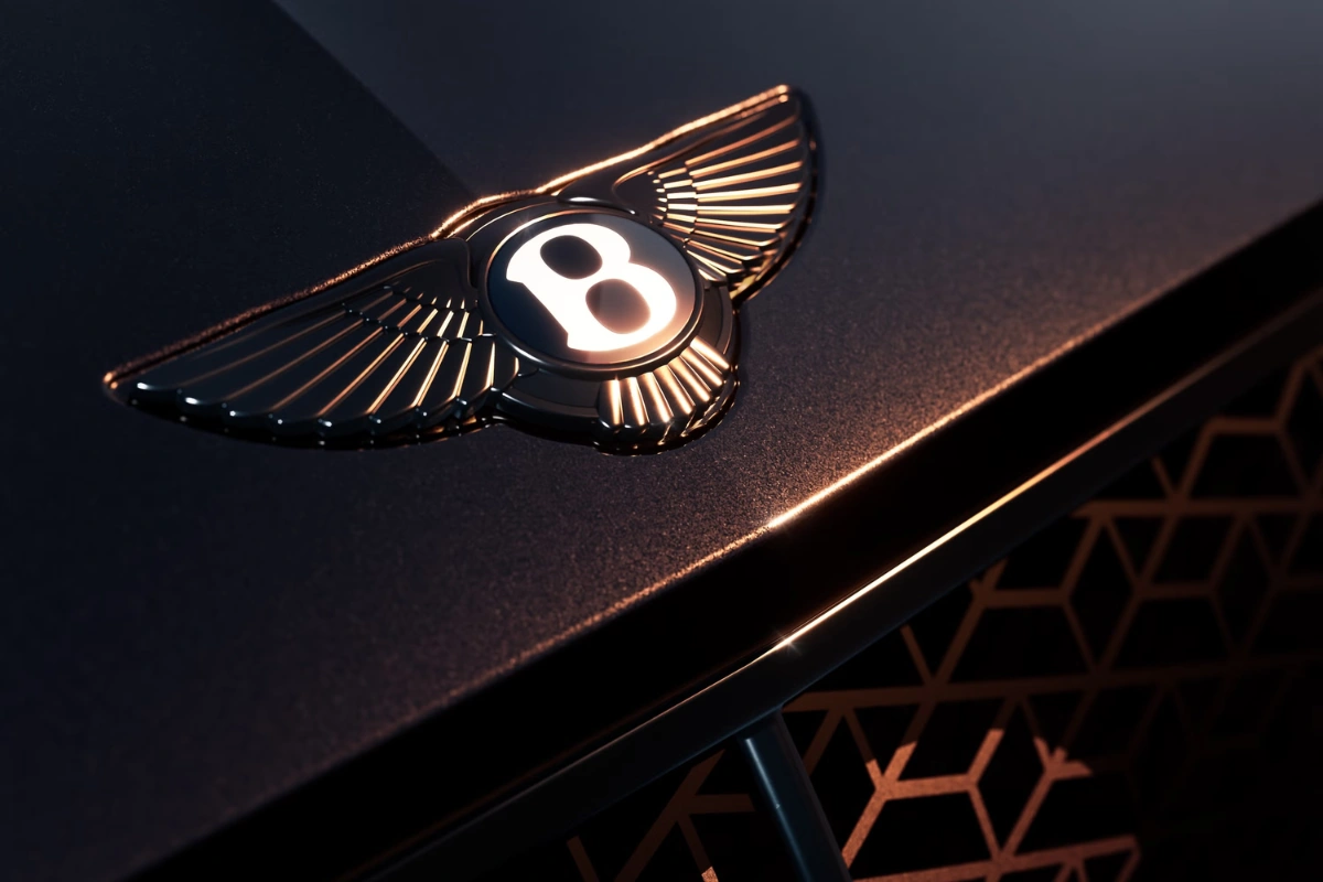 Bentley Flying B Badge op 2027 Continental GT Supersports Carbon Fiber Motorkap