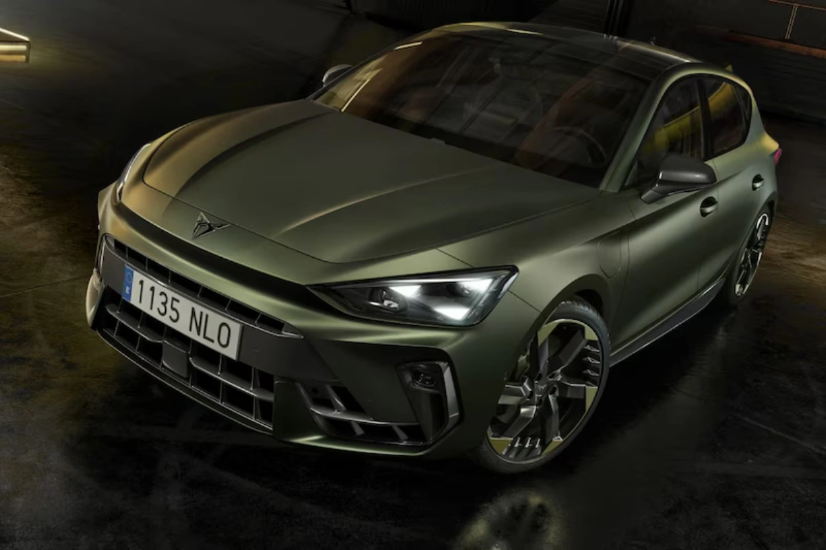 Cupra Leon VZ Tribe Edition Vooraanzicht met Duurzame 19-inch Lichtmetalen Velgen