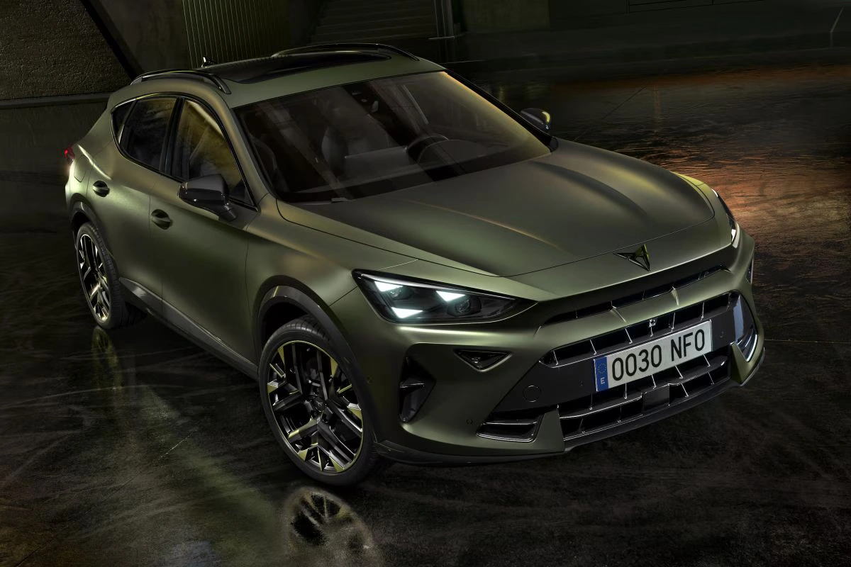 Cupra Terramar VZ Tribe Edition Vooraanzicht Driekwart in Manganese Green Matte