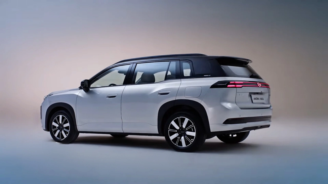 GAC Aion i60 Achter Kwartaanzicht - Elektrische Achterklep en Praktisch Ontwerp