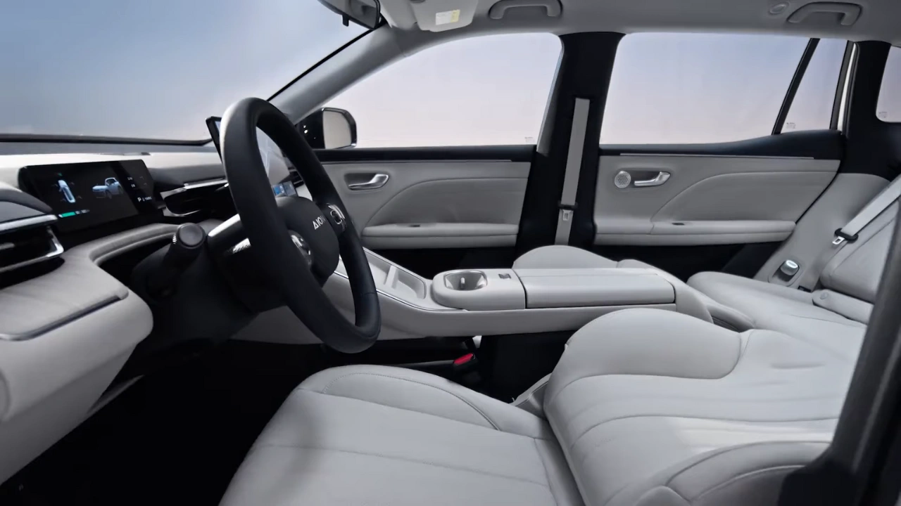 GAC Aion i60 Interieurontwerp - Havermout Wit Tweetonige Cockpit