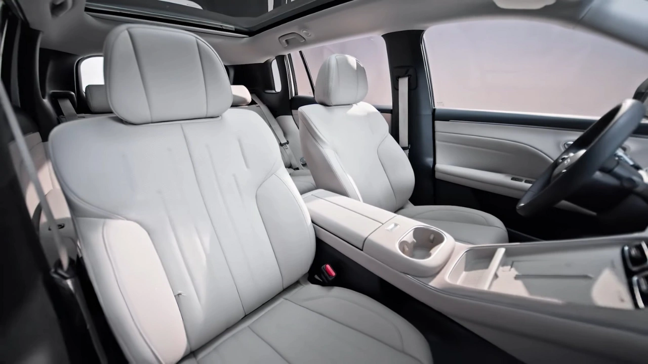 GAC Aion i60 Voorstoelen - Premium Leer met Panoramisch Glazen Dak