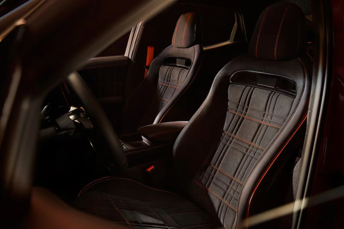 Genesis GV60 Magma Interieurontwerp - Luxe Prestatie Cabine met Magma Oranje Details