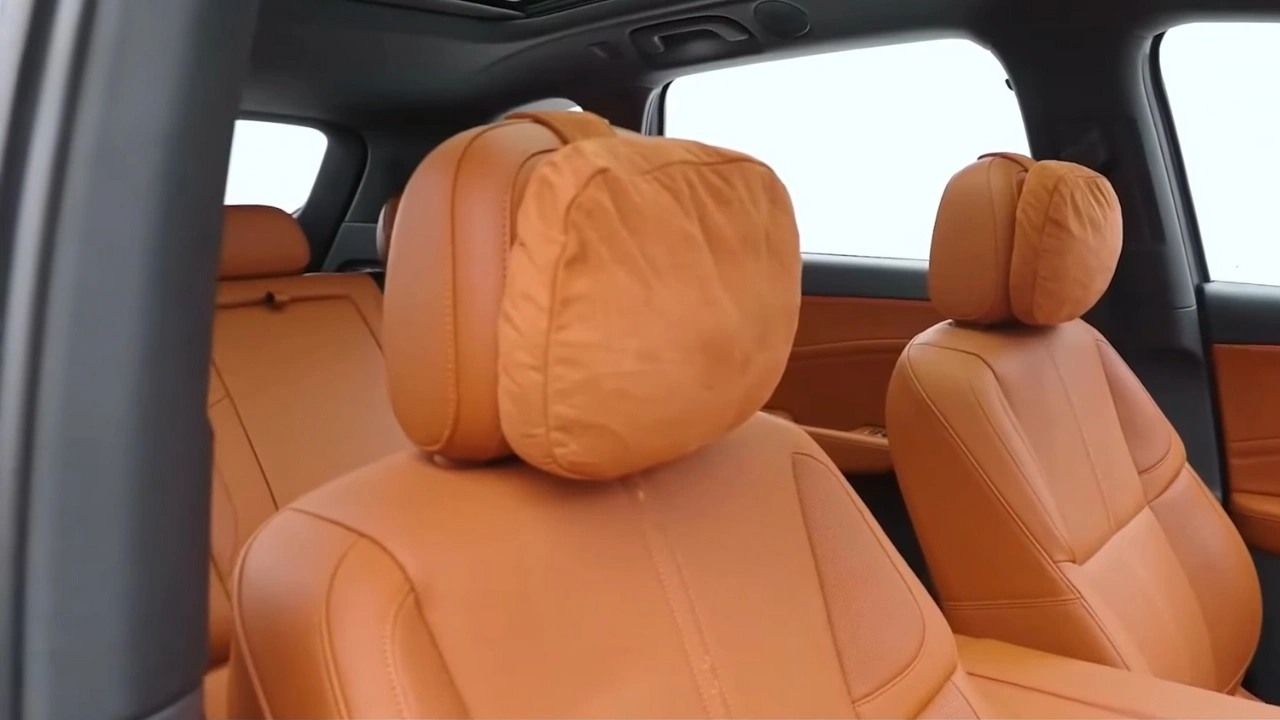 Hongqi HS6 PHEV Achterbank Aanzicht met Premium Tan Lederen Bekleding