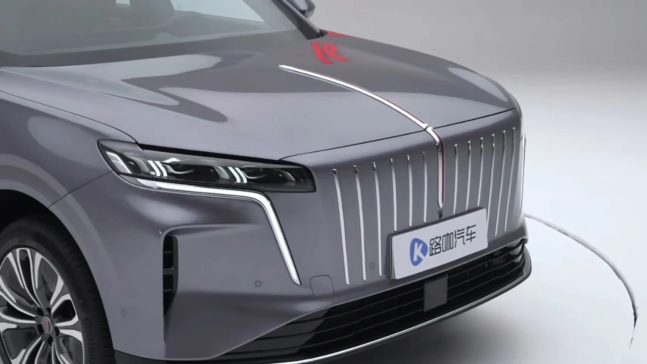 Hongqi HS6 PHEV Grille Vooraanzicht Close-Up Detail met Waterval Chroom Ontwerp