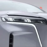 Hongqi HS6 PHEV LED Koplamp Detail Close-Up met Chroom Accent
