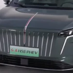 Hongqi HS6 PHEV Voorzijde Detail met Grille en Badge Close-Up