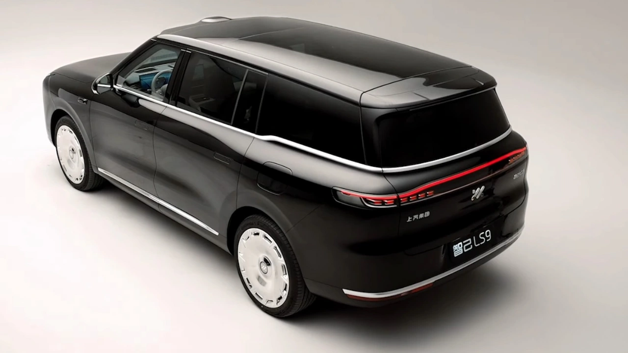 IM Motors LS9 EREV Achterhoek Aanzicht met Aerodynamische Spoiler