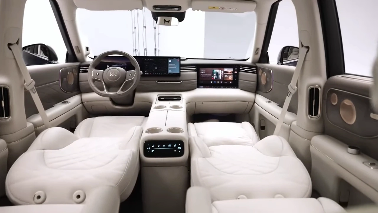 IM Motors LS9 EREV Interieur