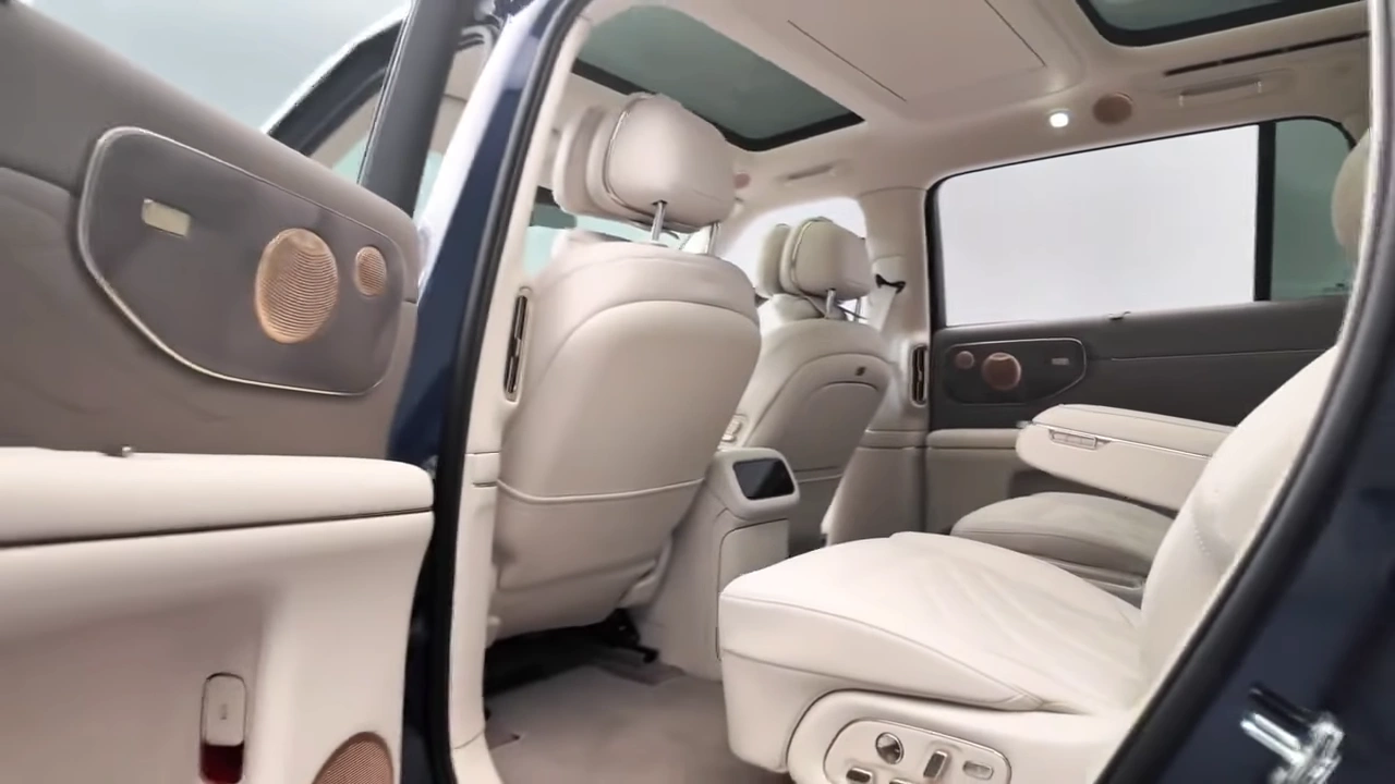 IM Motors LS9 EREV VIP Tweede Rij Zitplaatsen met Verlengde Voetensteun