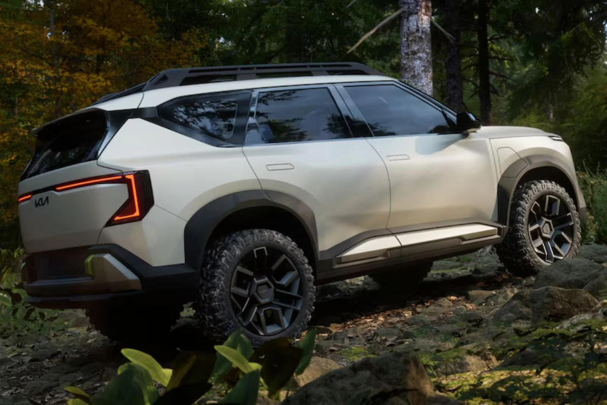 Kia EV5 Weekender Zijaanzicht Toont Off-Road Capaciteit