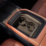 Kia Telluride 2027 Middenconsole Opbergruimte Open met Bekerhouders