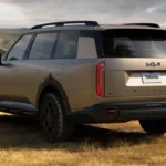 Kia Telluride 2027 X-Pro Achteraanzicht Drie-Kwart in Champagne