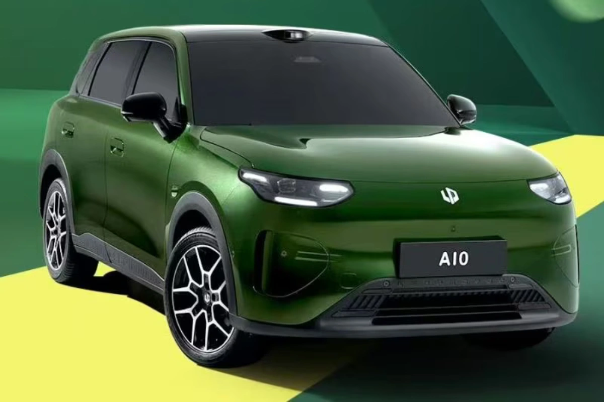 Leapmotor A10 B03X Voorkant Driekwart Aanzicht in Zeewiergroen