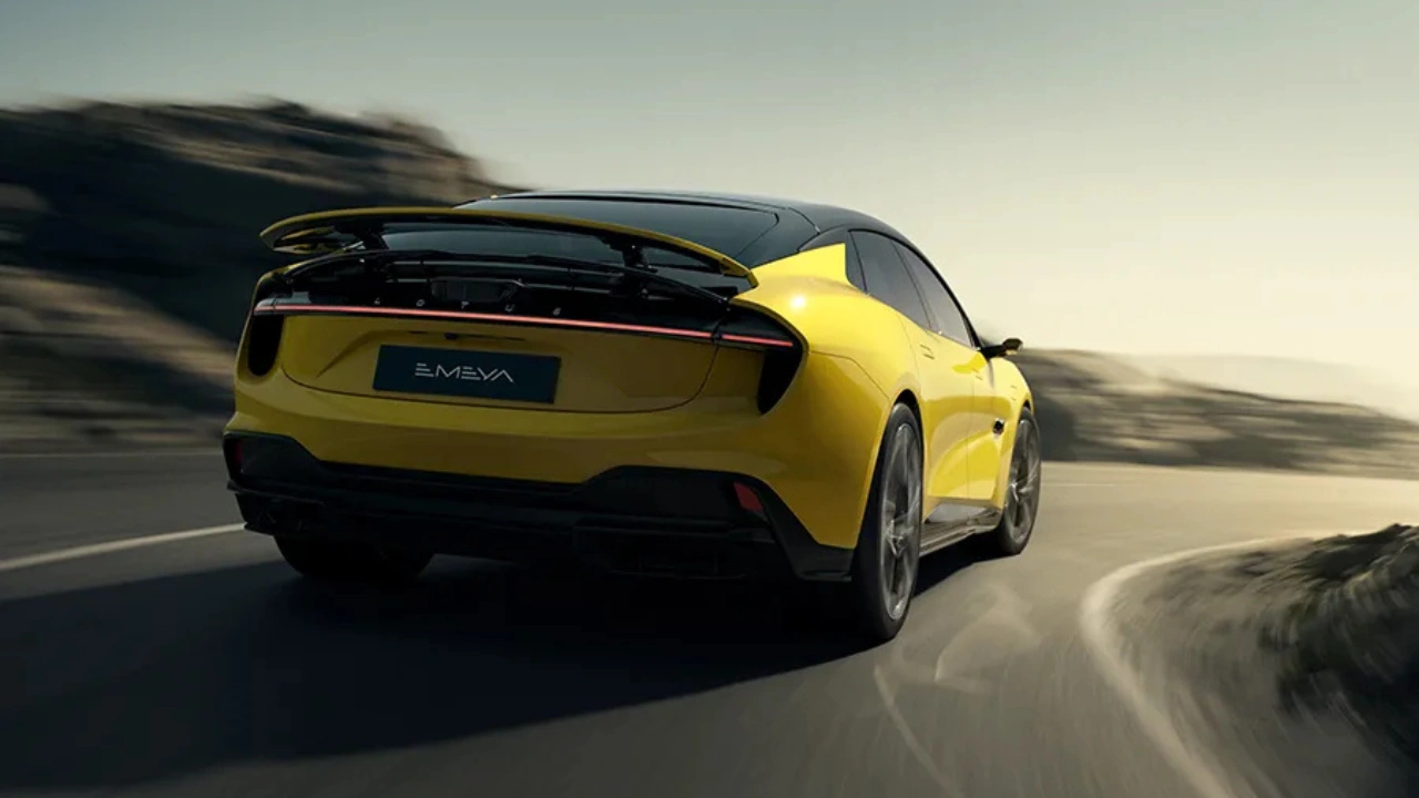 Lotus Emeya Achterontwerp in Beweging - Dynamisch Driekwart Aanzicht