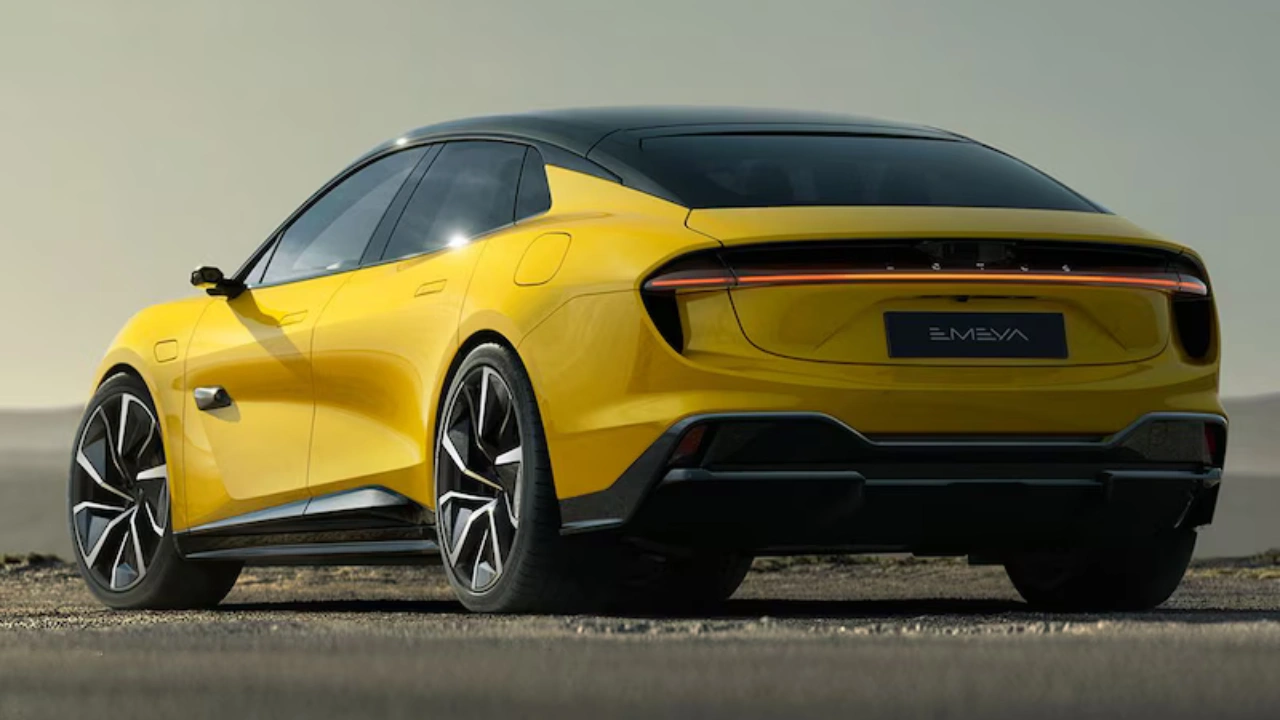 Lotus Emeya Geel Achterontwerp - Studio Driekwart Hoek