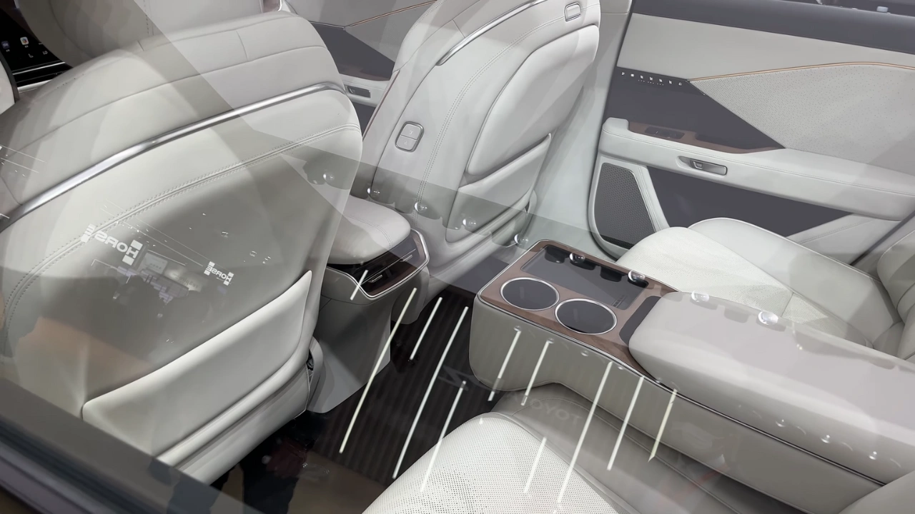 Toyota bZ7 Achterbank Aanzicht Ruime Cabine Comfort