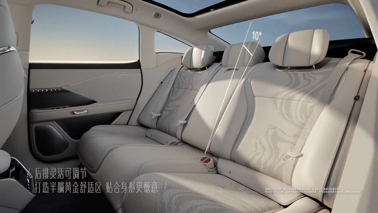 Toyota bZ7 Achterbank Comfort Aanzicht Met Beenruimte en Premium Bekleding