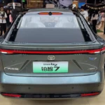 Toyota bZ7 Direct Achteraanzicht Achterlicht Ontwerp op Autoshow