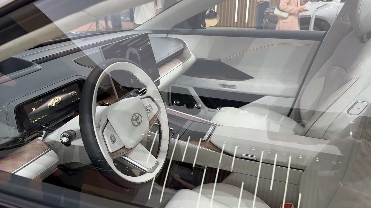 Toyota bZ7 Interieur Dashboard Met Huawei HarmonyOS Cockpitsysteem