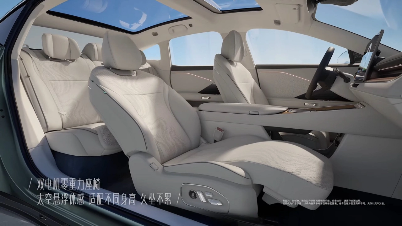 Toyota bZ7 Interieur Zijprofiel Zitcomfort Panoramisch Zicht