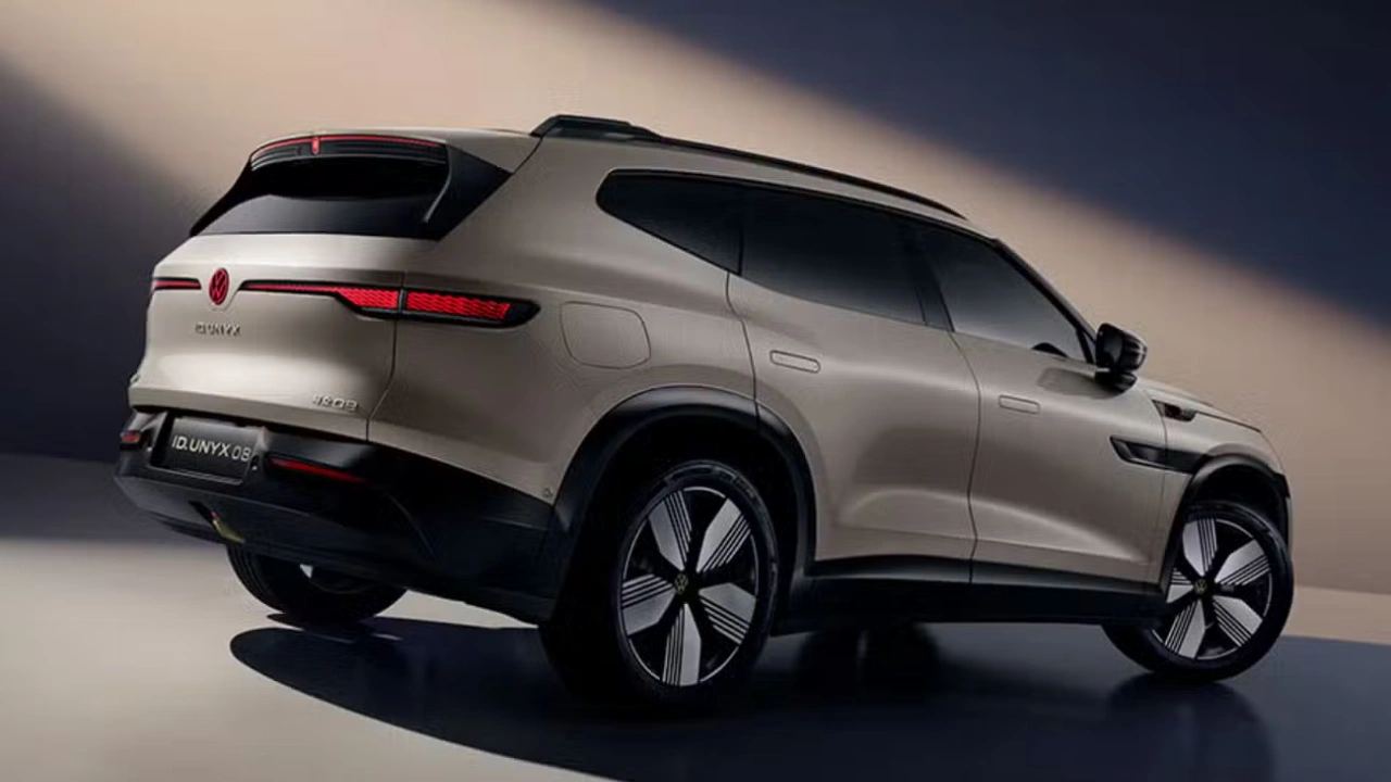 VW ID UNYX 08 Achterkant Driekwart Aanzicht met LED Achterlichten