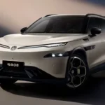 VW ID UNYX 08 Voorkant Driekwart Aanzicht in Zilver