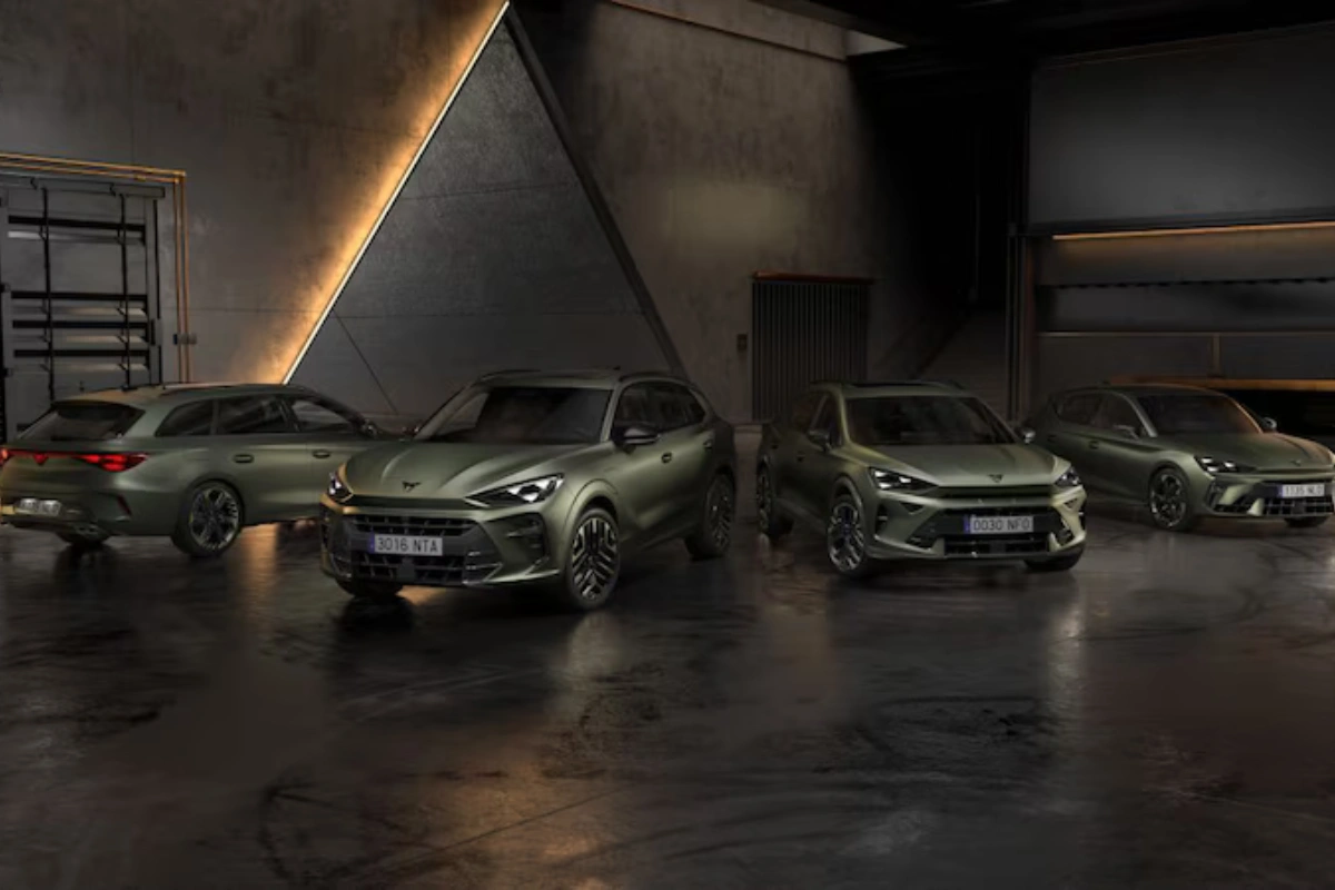 Volledig Cupra VZ Tribe Edition-gamma Display - Alle Vier Modellen in Manganese Green Matte