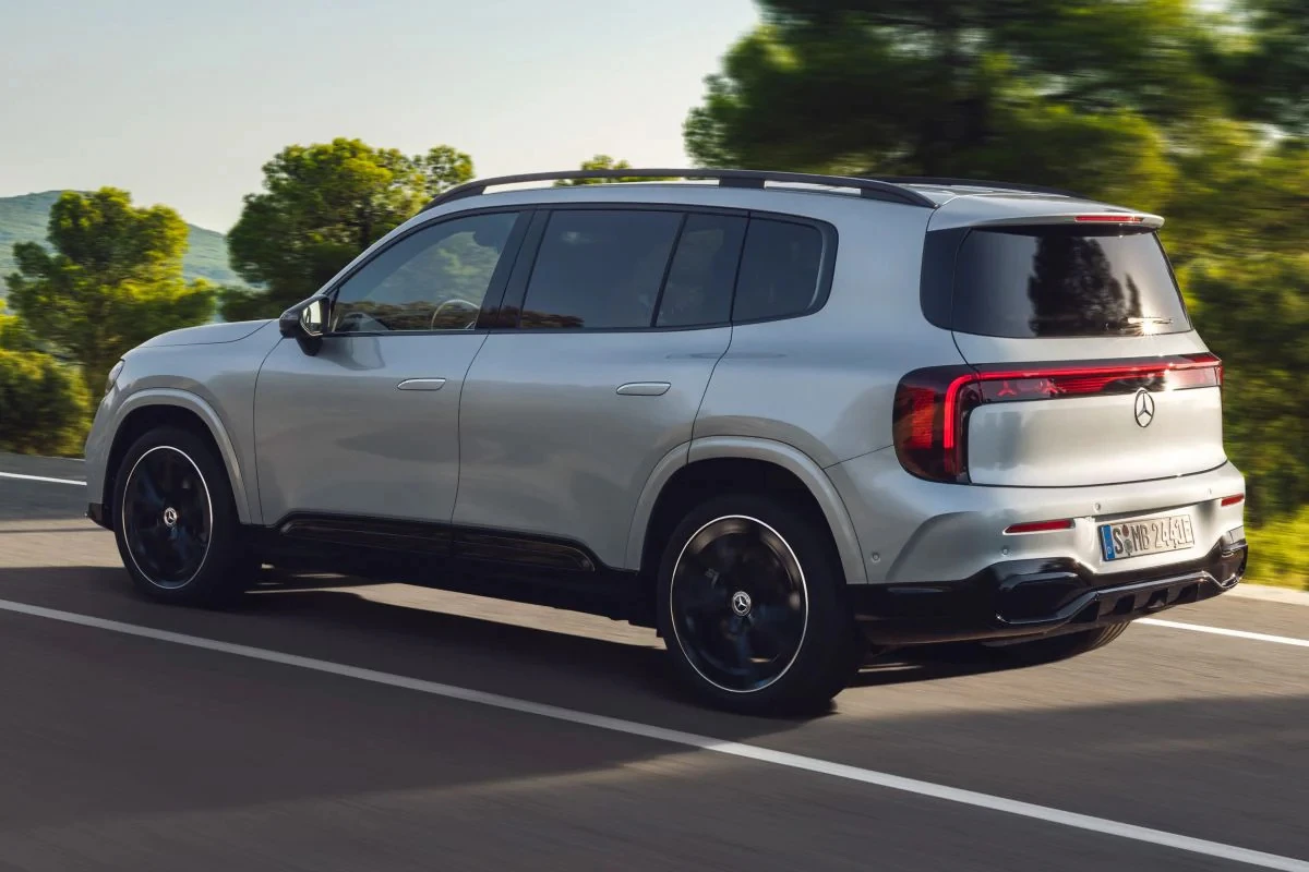 2025 Mercedes-Benz GLB 250+ Elektrisch in Beweging Zilveren Afwerking