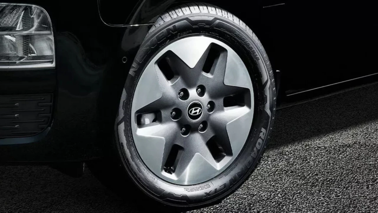 2026 Hyundai Staria Lichtmetalen Wielontwerp Close-Up Detail