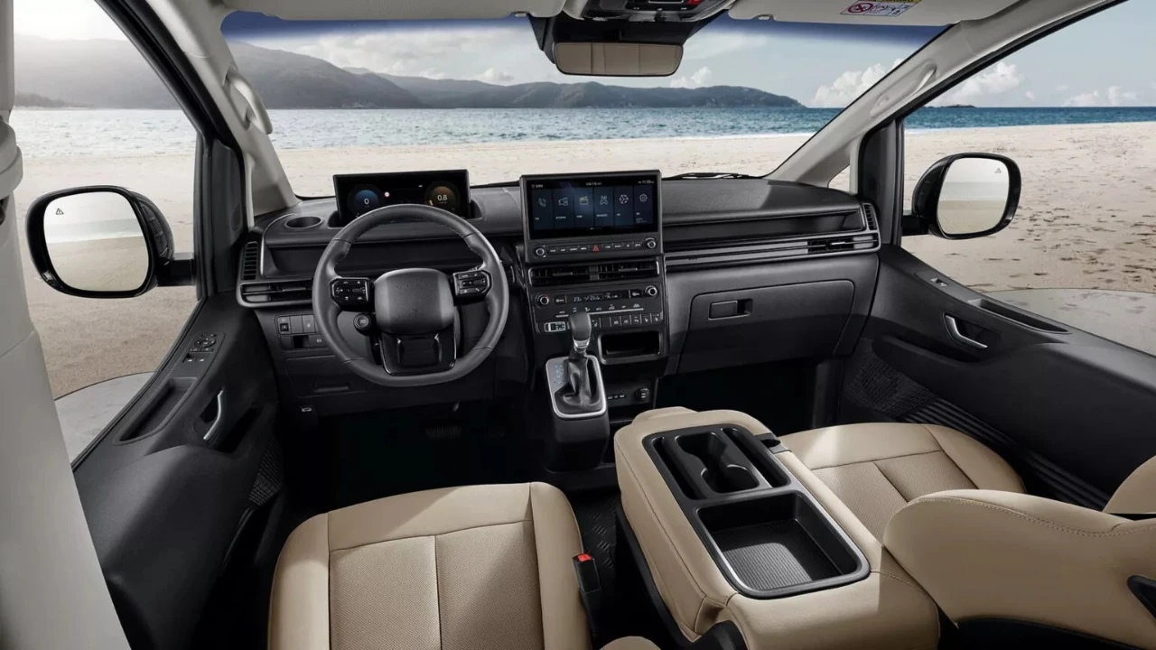 2026 Hyundai Staria Standaard Interieur met Fysieke Bedieningselementen en Conventionele Versnellingspook