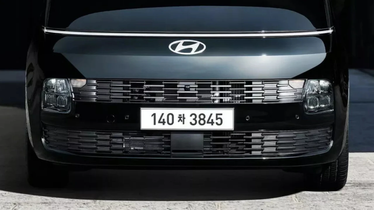 2026 Hyundai Staria Voorkant Gedetailleerd Aanzicht met Gegraveerde LED-Strip