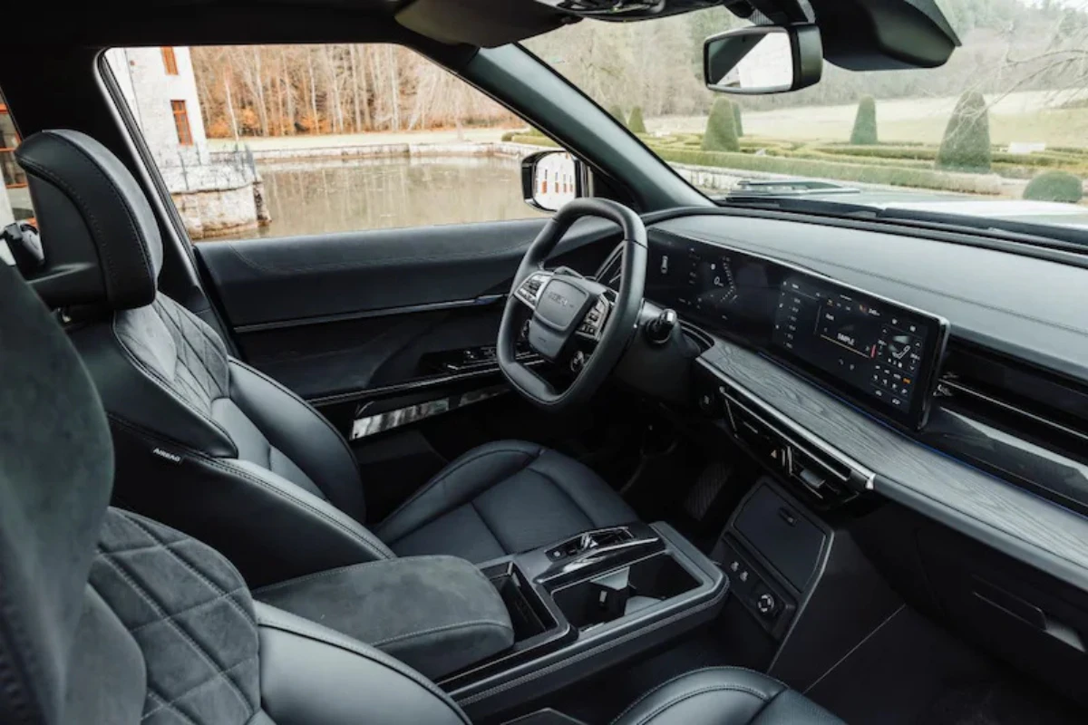 2026 KGM Actyon Hybrid Premium Interieur met Gewatteerde Lederen Stoelen