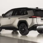 2026 Toyota RAV4 Achter Driekwart Aanzicht - Atletische Ontwerptaal