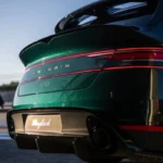 Genesis G90 Wingback Achterdiffuser en Badge Detail