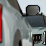 Kia Seltos 2026 Voorste Zijpaneel met Zwevende Daklijn Effect