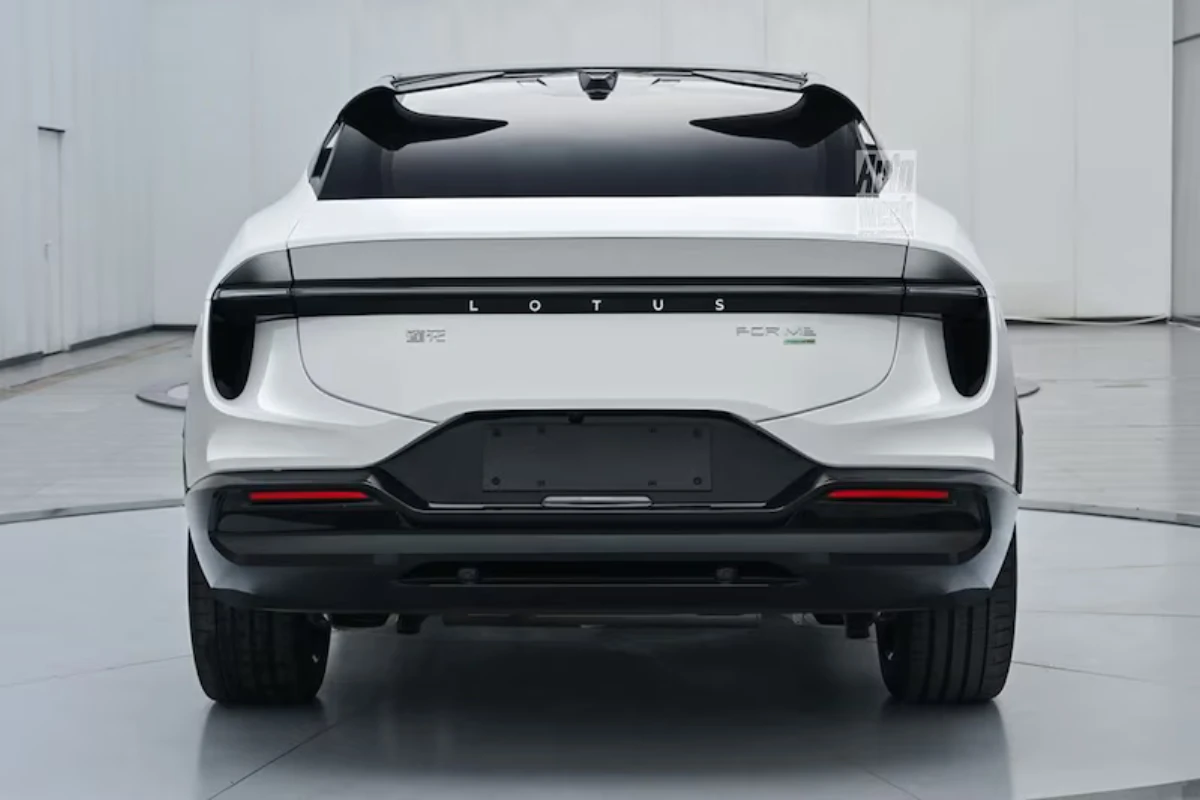 Lotus For Me Plug-in Hybride Achterdesign met Actieve Spoiler 2026