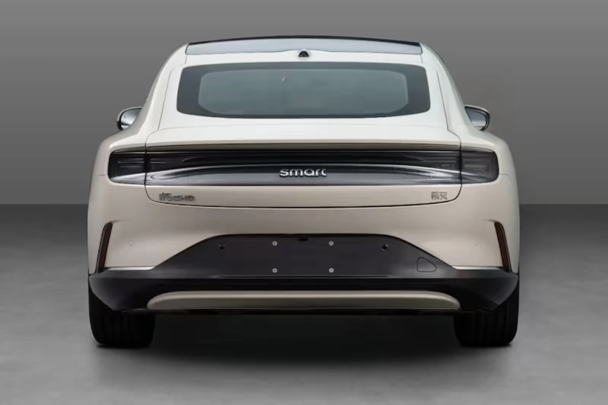 Smart #6 EHD Wit - Achteraanzicht met Verbonden Achterlichtontwerp en Hybride Technologie