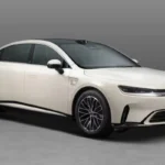 Smart #6 EHD Wit - Premium Plug-in Hybride Sedan Driekwart Vooraanzicht