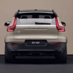 Volvo EX40 Europa Edition Achteraanzicht met Kenmerkende Verticale Achterlichten